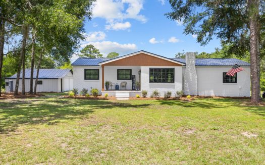 Stunning Home Renovated In 2025 On 11 Acres In North Fl