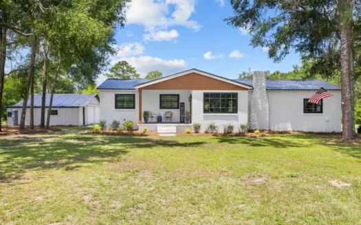 Stunning Home Renovated In 2025 On 11 Acres In North Fl