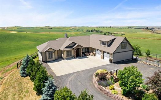 Stunning Country Home Property on 5 Acres in Colfax, Washington!
