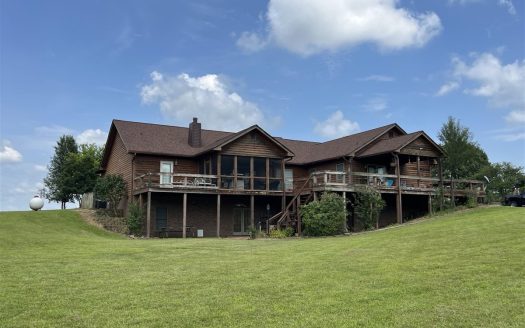 Country home and 12 acres for sale near Madisonville, Ky.