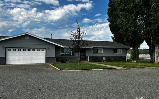 Turnkey 19.69-Acre Equestrian Estate in Modoc County