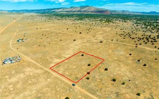 Northern AZ off grid rural property with convenient access
