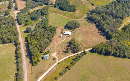 8.5 acre mini farm in Hartwell, GA only five min from the lake