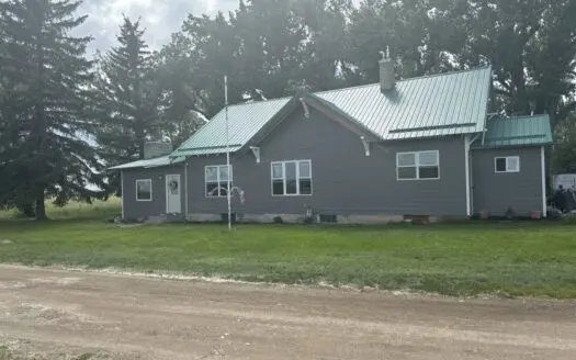 Country home on 10 acres In Central Montana Garage and chicken co