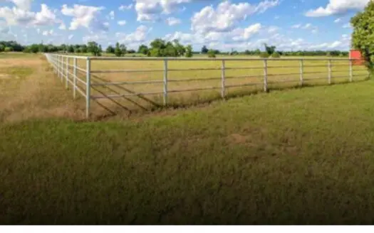 30 acres and a horse barn located near De Kalb Texas