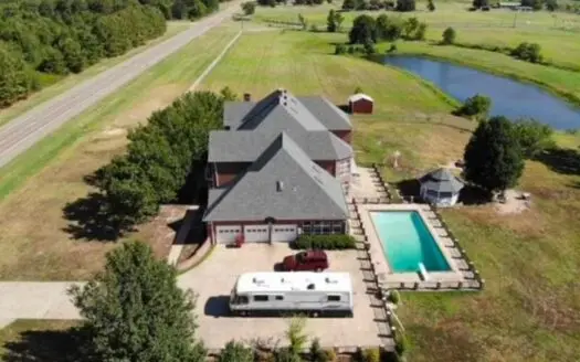 30 acres and a horse barn located near De Kalb Texas