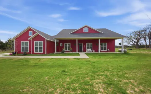 Home with Acreage in Gainesville Texas