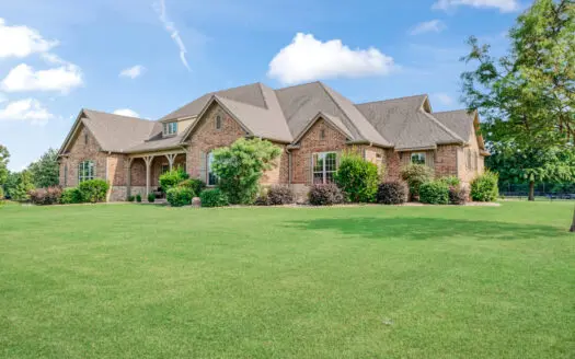 Luxury Country Estate on 26.78± Acres with Equestrian Amenities