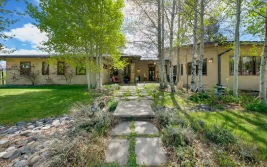 Luxury Mountain Retreat with Premier Equestrian Facilities
