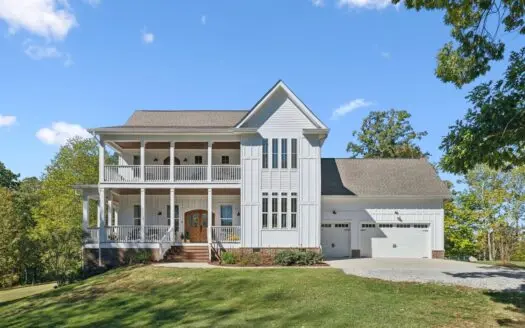 Luxurious Executive Country Estate for Sale on 49 Acres