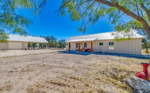 Stunning 2-Bed Home on 34.7 Acre Country Retreat Near Eldorado