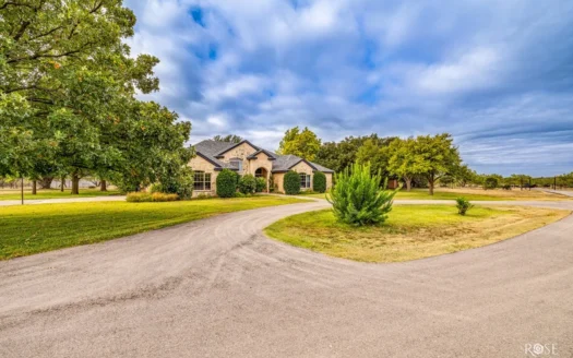 Charming Custom Home on 50 Acres – Just Minutes from Sonora,