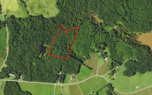 Secluded Lakeside Haven: 8.3 Acres in Clarksville, VA
