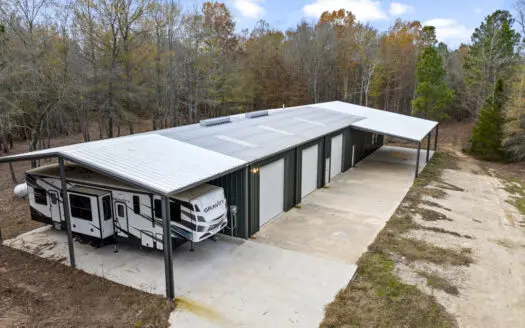 Texas hunting land with Barndominium shop for sale