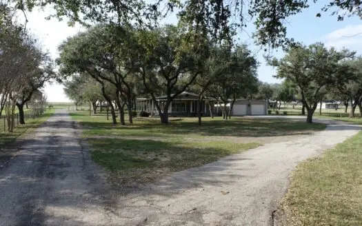 Country Home on 10 Acres Outside Beeville, TX