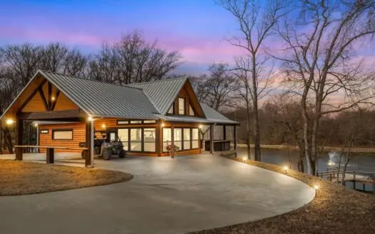 208 East Texas Acres Stocked Lake Log Cabin Cattle Ranch Hunting