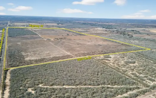 IH-37 Hard Corner Ranch with Major POTENTIAL!