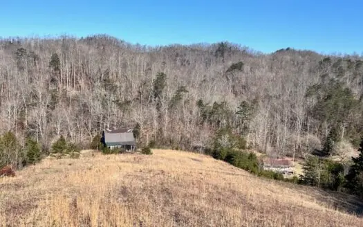 15 unrestricted Acres with barn in Claiborne County, TN