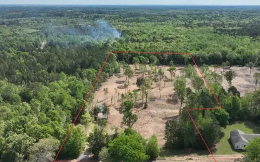 Peaceful acreage with utilities available