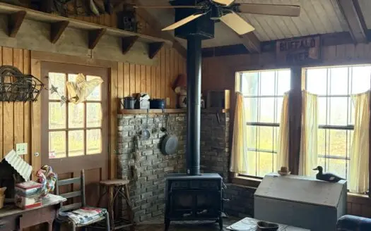 Four Hilltop Cabins Overlooking Millwood Lake With Two Boat Sheds