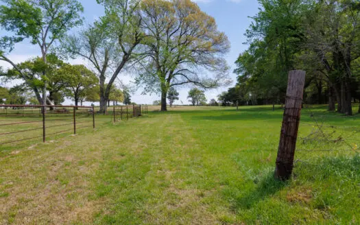 Ranch for Sale 76.5 Acres, 3 Ponds & Oak Timber Near Ben Wheeler