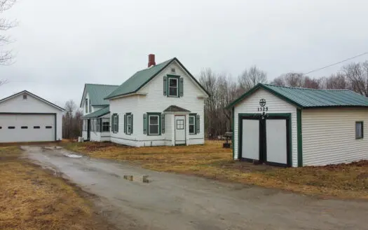 3 Bedroom Farmhouse on 16.2 Acres – Kingman, Maine
