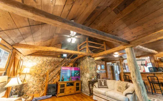 Cabin Retreat with Acreage | Missouri Ozarks