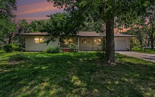 11 Acre farmstead near Firth, NE