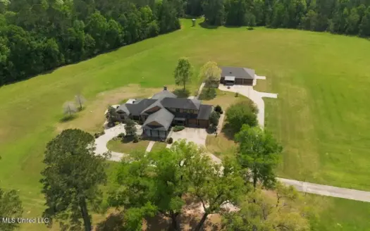 158± Acres with Custom Homes in Oakdale, Louisiana