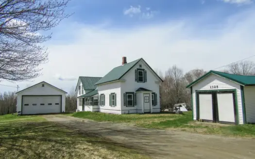 3 Bedroom Farmhouse on 16.2 Acres – Kingman, Maine