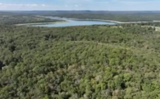3.24 Acres Bordering the Corps of Engineers on Bull Shoals Lake