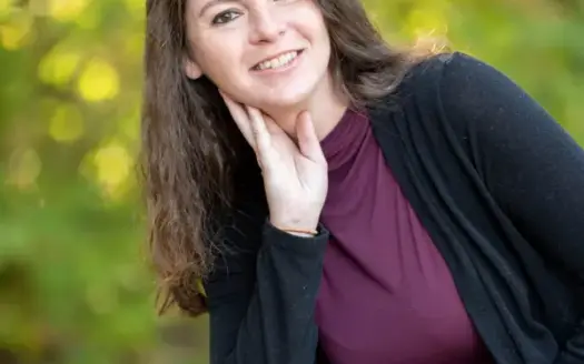 agent profile picture for Charity Bledsoe on hunting properties website