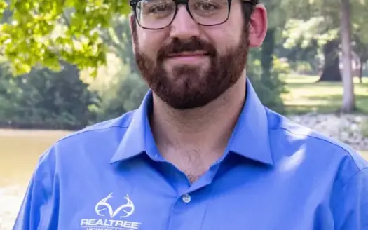 agent profile picture for Evan Lattner on hunting properties website