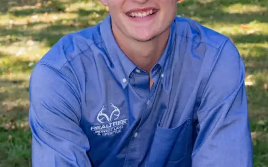 agent profile picture for Isaac Uebelhor on hunting properties website