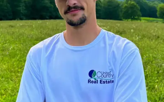 agent profile picture for Skyler Cantrell on hunting properties website
