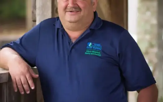 agent profile picture for Wilbur Hite on hunting properties website