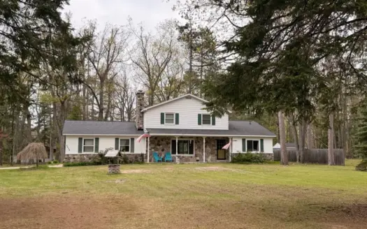 Charming Home & East Twin Lake Access Near Downtown Lewiston MI