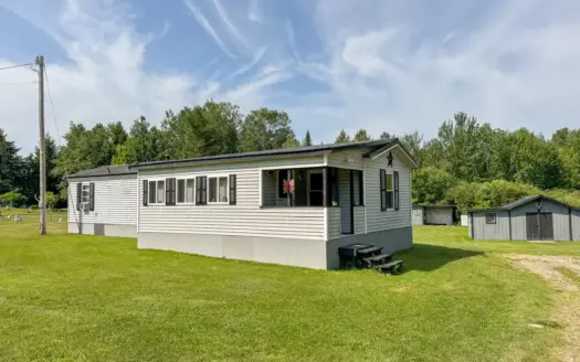 Country Home on 6.53 Acres – Prentiss, Maine