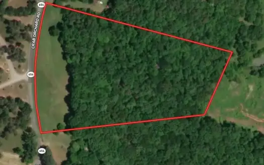 Crab Orchard Oasis: 8 Acres of Peaceful Potential