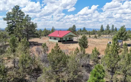Eastern Oregon Lone Pine Cabin