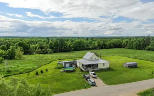 Farmhouse with 5.73 Acres – Prentiss, Maine