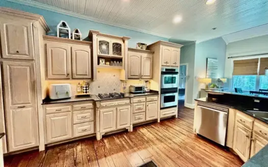 Luxury Country Estate on 70 Acres in Lawrence County