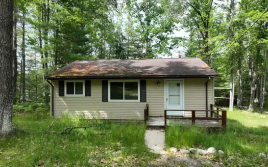 Northern Michigan Lakefront Retreat on Lake Hiawatha