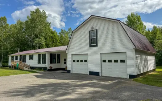 Private Country Home – Chester, Maine