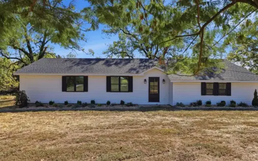 Country Home on 9.4 Acres In West Plains, Missouri