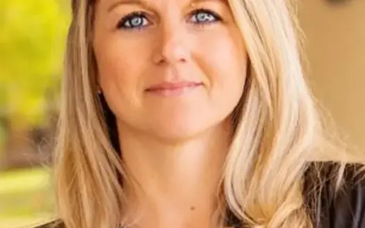 agent profile picture for Crystal Stanfield on hunting properties website