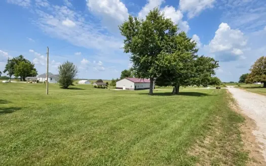 Four Bedroom Home For Sale in Coatsville, Missouri on 1.4 acres
