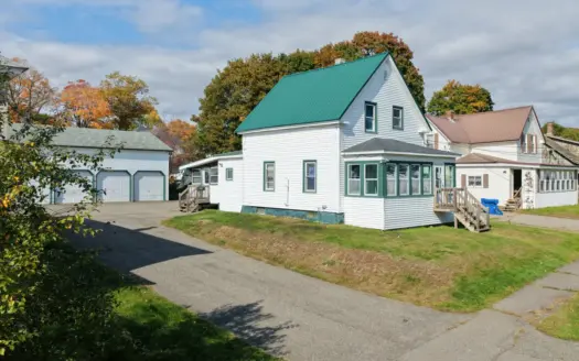 Spacious 4-Bedroom Home with Heated 4-Car Garage in East Millinoc