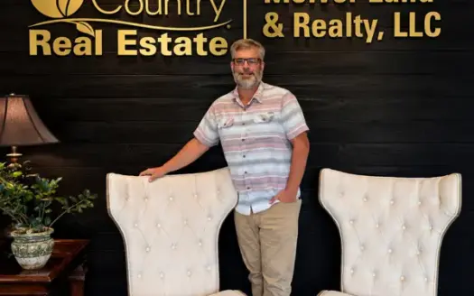 agent profile picture for Chip Littrell on hunting properties website