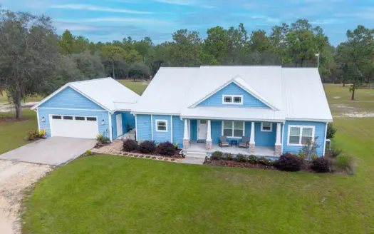 Home on Private 20 Acre Property In Williston, FL